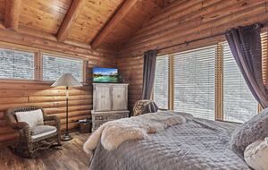 2ND MASTER BEDROOM queen bed