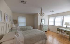 Hamptons Hideaway | Close to East Hampton Village and Beaches - East Hampton, New York