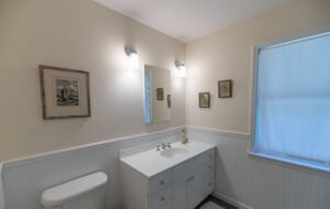 Hamptons Hideaway | Close to East Hampton Village and Beaches - East Hampton, New York