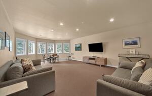 Spacious Sunriver Stunner - Sunriver, Oregon