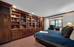 Spacious Sunriver Stunner - Sunriver, Oregon