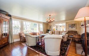 Charming New Canaan Cottage | Walking distance to town | About an hour from New York City by train - New Canaan, Connecticut