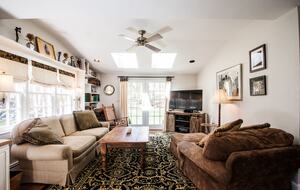 Charming New Canaan Cottage | Walking distance to town | About an hour from New York City by train - New Canaan, Connecticut