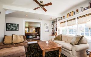 Charming New Canaan Cottage | Walking distance to town | About an hour from New York City by train - New Canaan, Connecticut