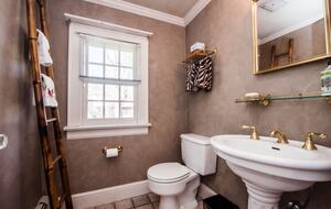 Charming New Canaan Cottage | Walking distance to town | About an hour from New York City by train - New Canaan, Connecticut