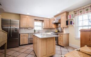 Charming New Canaan Cottage | Walking distance to town | About an hour from New York City by train - New Canaan, Connecticut