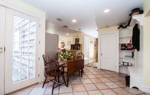 Charming New Canaan Cottage | Walking distance to town | About an hour from New York City by train - New Canaan, Connecticut