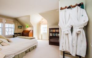 Charming New Canaan Cottage | Walking distance to town | About an hour from New York City by train - New Canaan, Connecticut