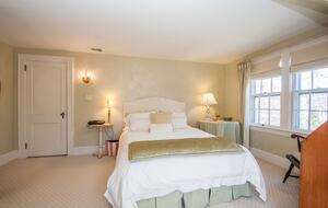 Charming New Canaan Cottage | Walking distance to town | About an hour from New York City by train - New Canaan, Connecticut