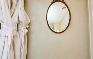 Charming New Canaan Cottage | Walking distance to town | About an hour from New York City by train - New Canaan, Connecticut