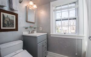 Charming New Canaan Cottage | Walking distance to town | About an hour from New York City by train - New Canaan, Connecticut