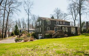 Charming New Canaan Cottage | Walking distance to town | About an hour from New York City by train - New Canaan, Connecticut