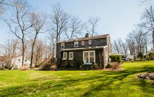 Charming New Canaan Cottage | Walking distance to town | About an hour from New York City by train - New Canaan, Connecticut