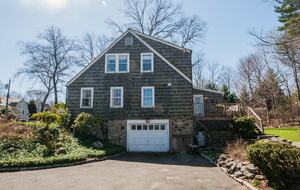 Charming New Canaan Cottage | Walking distance to town | About an hour from New York City by train - New Canaan, Connecticut