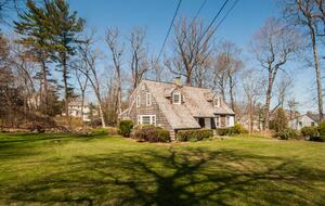 Charming New Canaan Cottage | Walking distance to town | About an hour from New York City by train - New Canaan, Connecticut