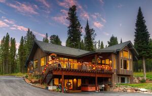Modern Mountain Retreat with Stunning Views + Amenities Galore - Big Sky, Montana