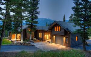 Modern Mountain Retreat with Stunning Views + Amenities Galore - Big Sky, Montana