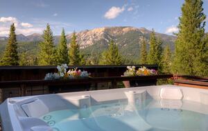 Modern Mountain Retreat with Stunning Views + Amenities Galore - Big Sky, Montana