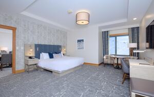 Summit Hotel Suite Ski-In/Ski-Out with Pool, Fitness, Spa - Big Sky, Montana