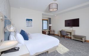Summit Hotel Suite Ski-In/Ski-Out with Pool, Fitness, Spa - Big Sky, Montana