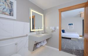 Summit Hotel Suite Ski-In/Ski-Out with Pool, Fitness, Spa - Big Sky, Montana