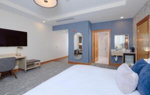 Summit Hotel Suite Ski-In/Ski-Out with Pool, Fitness, Spa - Big Sky, Montana