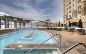Summit Hotel Suite Ski-In/Ski-Out with Pool, Fitness, Spa - Big Sky, Montana