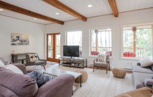 Rainforest Waterfront Gem on Jensen's Bay - Tofino, Canada