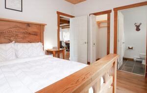 Rainforest Waterfront Gem on Jensen's Bay - Tofino, Canada