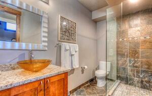 King Bedroom ensuite bath