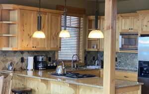 Sage Canyon Luxury 2BR Cabin - Powell Butte, Oregon