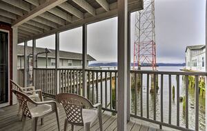 Elegant Pier Waterfront Retreat in Downtown Astoria - Astoria, Oregon