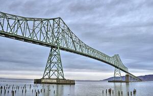 Elegant Pier Waterfront Retreat in Downtown Astoria - Astoria, Oregon