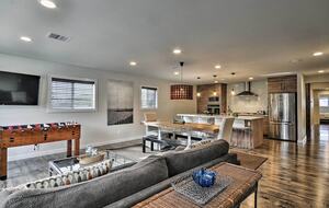 Elegant Pier Waterfront Retreat in Downtown Astoria - Astoria, Oregon