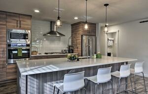 Elegant Pier Waterfront Retreat in Downtown Astoria - Astoria, Oregon