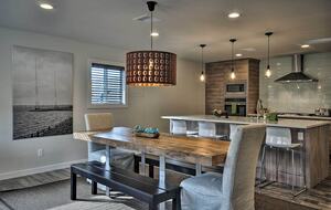 Elegant Pier Waterfront Retreat in Downtown Astoria - Astoria, Oregon