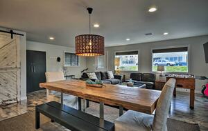 Elegant Pier Waterfront Retreat in Downtown Astoria - Astoria, Oregon