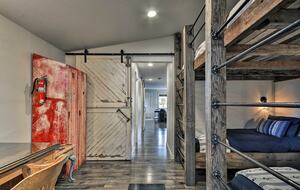 Elegant Pier Waterfront Retreat in Downtown Astoria - Astoria, Oregon