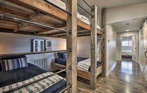 Elegant Pier Waterfront Retreat in Downtown Astoria - Astoria, Oregon