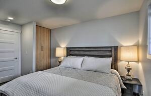 Elegant Pier Waterfront Retreat in Downtown Astoria - Astoria, Oregon