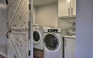 Elegant Pier Waterfront Retreat in Downtown Astoria - Astoria, Oregon