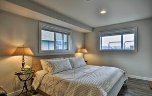 Elegant Pier Waterfront Retreat in Downtown Astoria - Astoria, Oregon