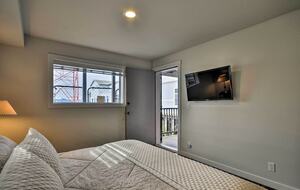 Elegant Pier Waterfront Retreat in Downtown Astoria - Astoria, Oregon