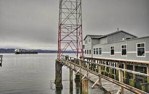 Elegant Pier Waterfront Retreat in Downtown Astoria - Astoria, Oregon
