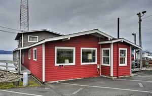 Elegant Pier Waterfront Retreat in Downtown Astoria - Astoria, Oregon