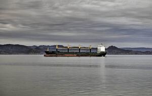 Elegant Pier Waterfront Retreat in Downtown Astoria - Astoria, Oregon