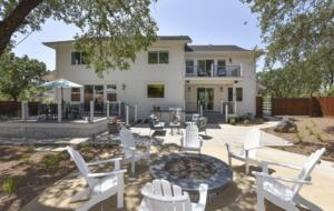 Exquisite Modern Farmhouse with a Pool - Sonoma, California