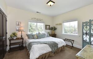 Exquisite Modern Farmhouse with a Pool - Sonoma, California