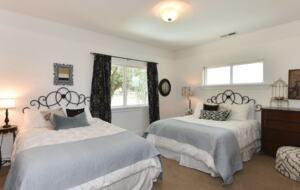 Exquisite Modern Farmhouse with a Pool - Sonoma, California