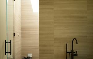 Modern Hilltop Wine-Country Home Surrounded by Forest, close to town - Healdsburg, California